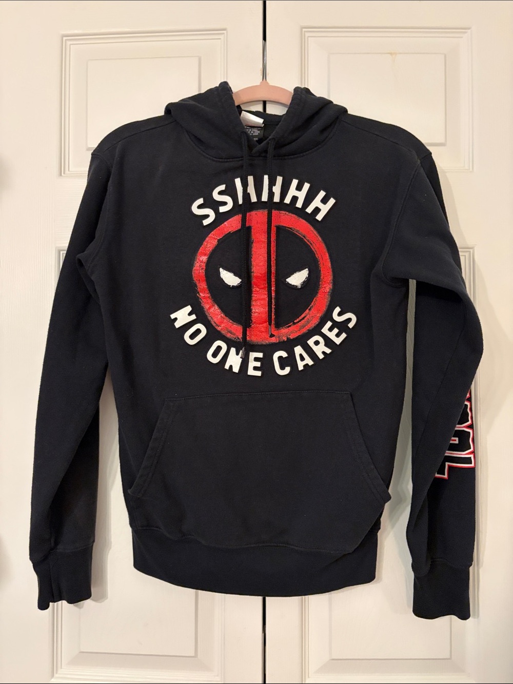 Marvel Deadpool “No One Cares” Graphic Hoodie Black Size XS Unisex